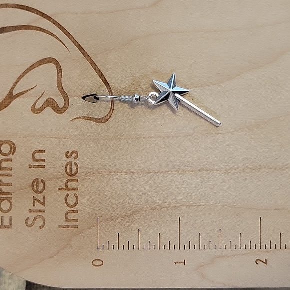 WIZARD OF OZ DOROTHY EARRINGS - Picture 5 of 6